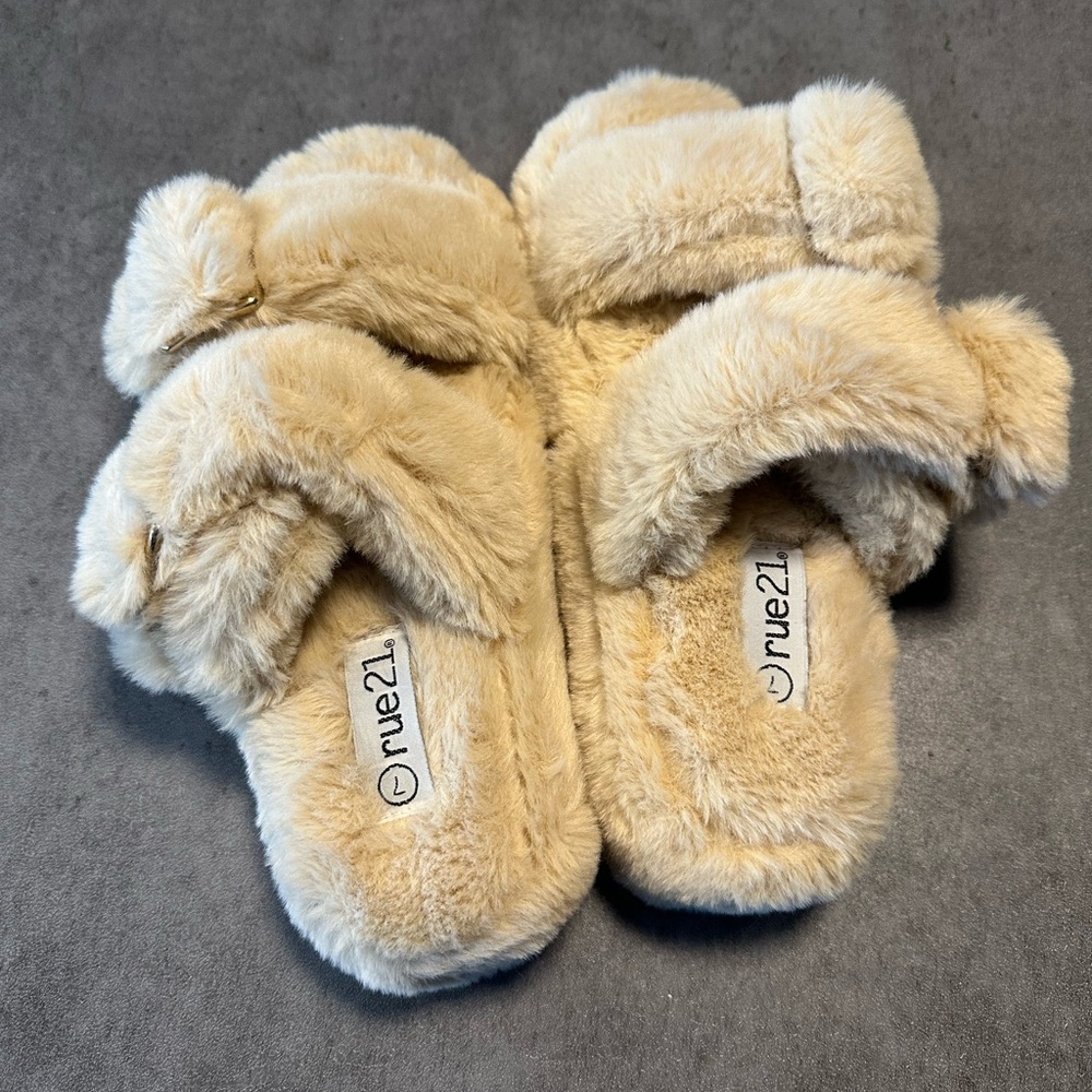 Rue 21 size 7 Birkenstock slippers ! Very soft! Excellent condition ✨